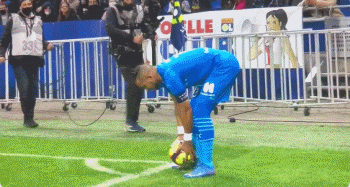 皇马本泽马关键进球助力胜利