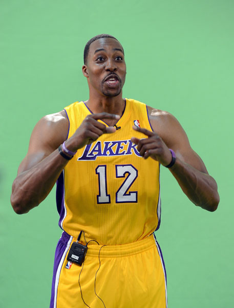 成绩斐然，加斯佩里尼被罗马球迷描绘成魔法师形象画在墙上（战绩辉煌，加斯佩里尼被罗马球迷以魔法师形象涂鸦上墙）