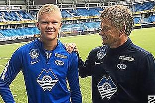 记者：伯恩利正就引进纽卡门将杜布拉夫卡进行谈判