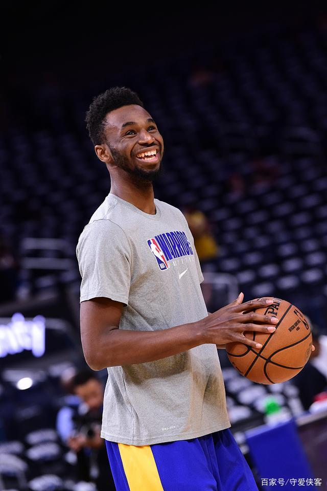 曼城斯特林末节进球助球队获胜（斯特林末段建功，助曼城取胜）