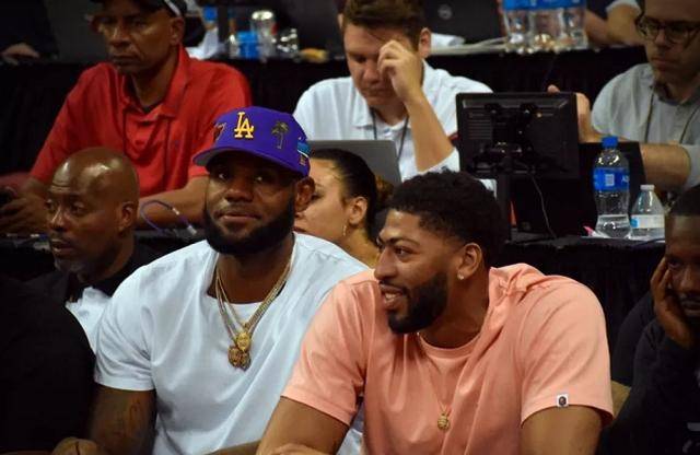 张晓彬：陈导给我们带来心理上的变化，让大家更自信、更团结（张晓彬：陈导促成球队心理蜕变，大家更自信、更团结）