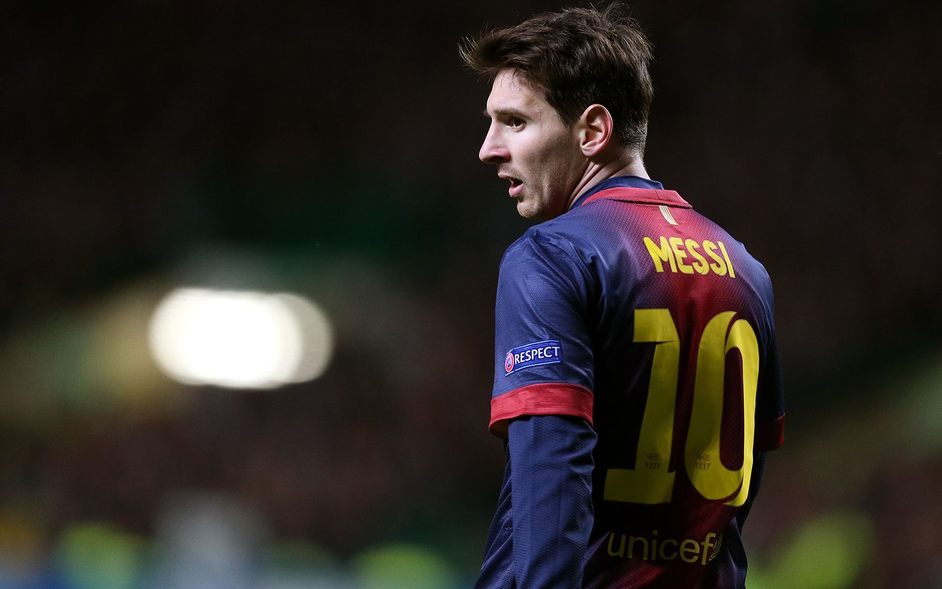 樊振东凭啥圈粉？王涛不教打球教做人，低调中的伟大！（樊振东何以圈粉无数？王涛重做人胜过教球，低调亦显伟大）