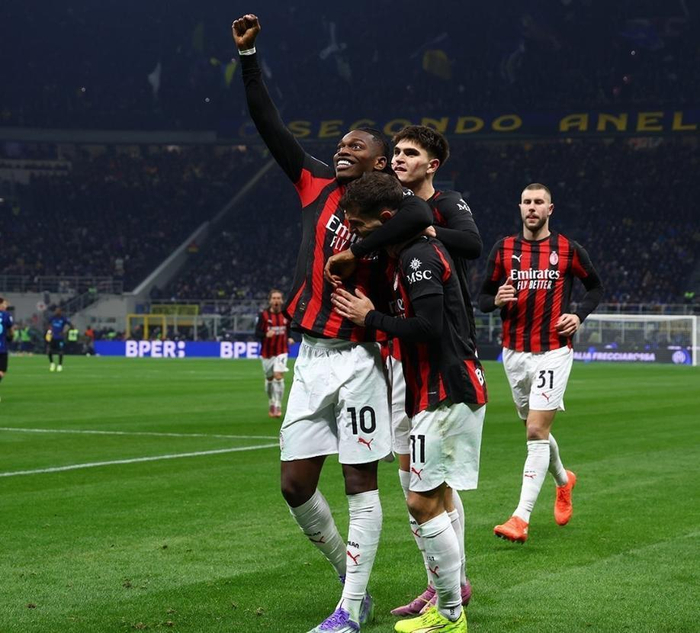 BBC：前曼城球员巴顿因社媒攻击性言论被判6个月监禁（BBC：前曼城球员巴顿因在社交媒体发表仇恨言论被判入狱6个月）