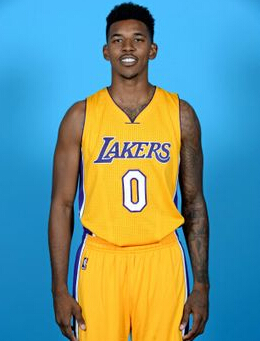 阿森纳3-1大胜拜仁，五档次差距彻底显现，拜仁被打回原形！（阿森纳3-1击败拜仁，五档差距尽显，拜仁原形毕露）