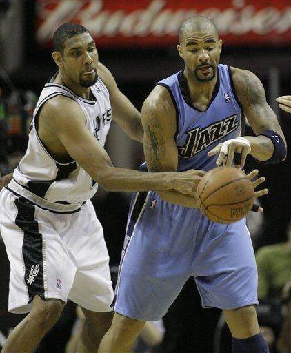 若出战圣保利，诺伊尔将追平伊梅尔并列德甲门将出场榜第2位（诺伊尔若出战圣保利，将与伊梅尔并列德甲门将出场数第二）